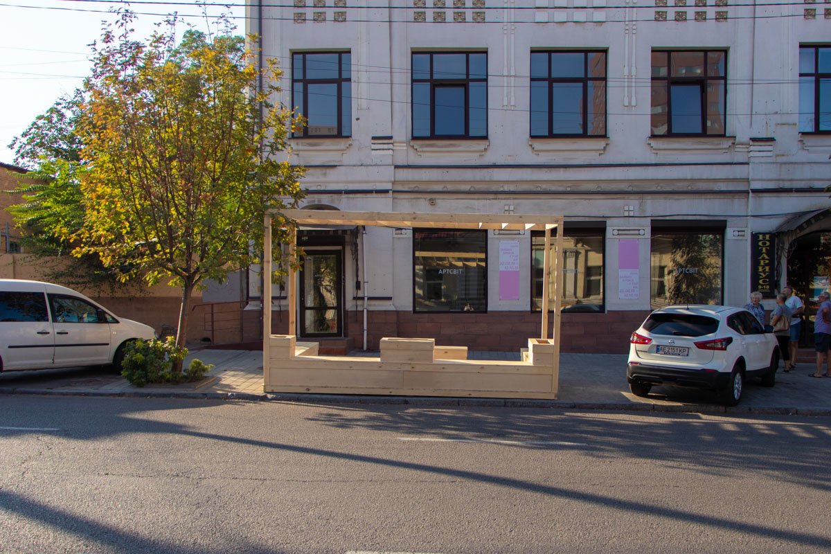 Такая беседка называется парклетом