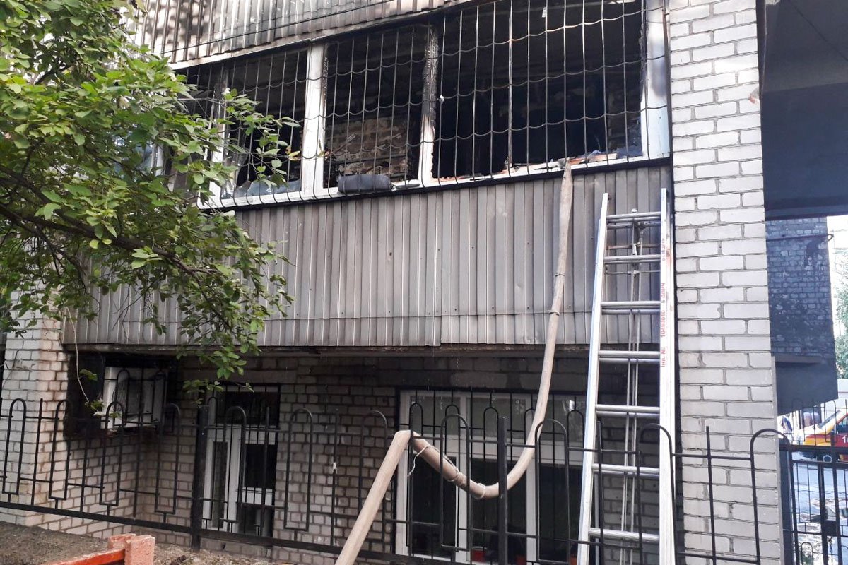 Около 17:40 пожар полностью потушили Около 17:40 пожар полностью потушили