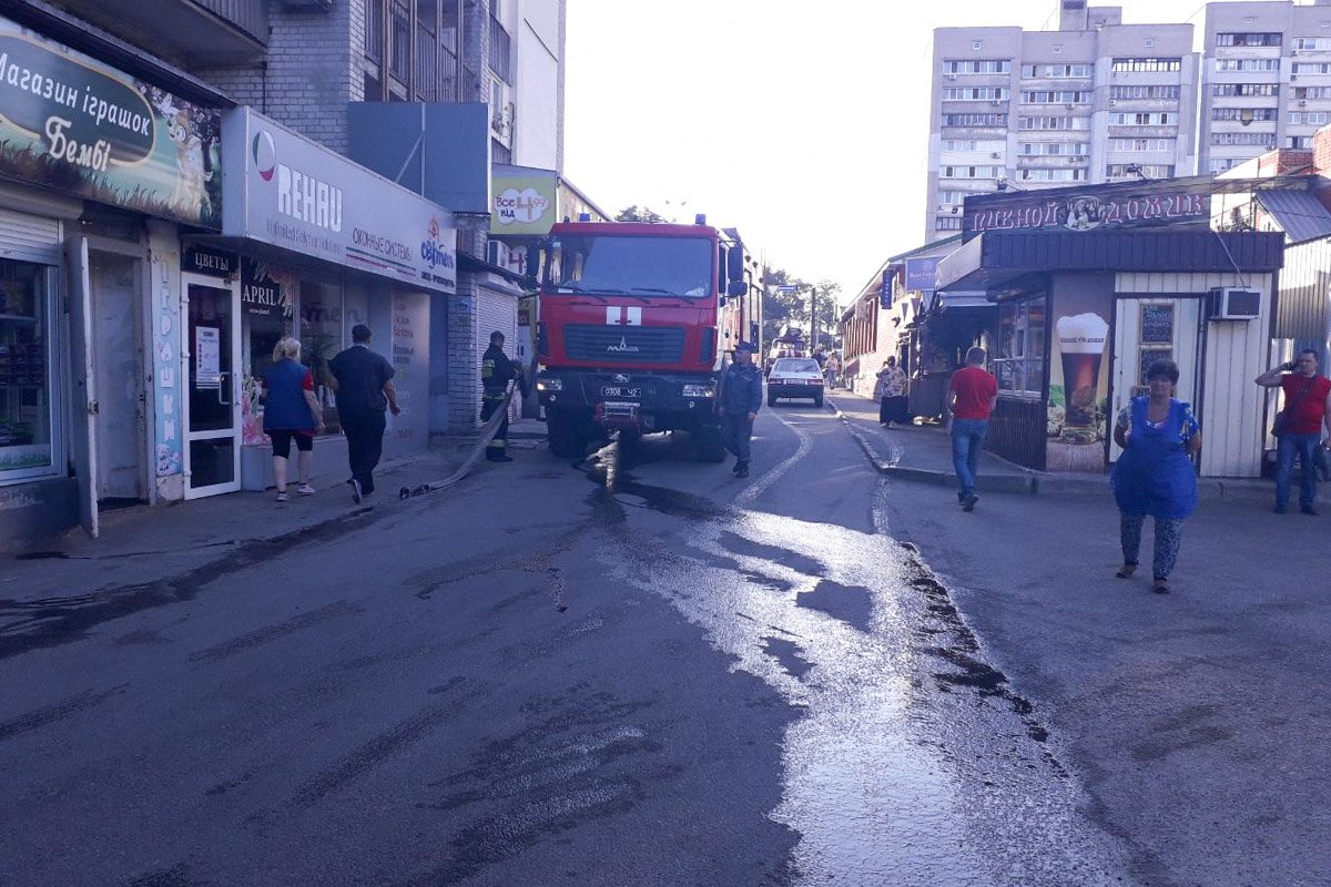 Пожар начался на балконе, но пламя быстро распространилось Пожар начался на балконе, но пламя быстро распространилось