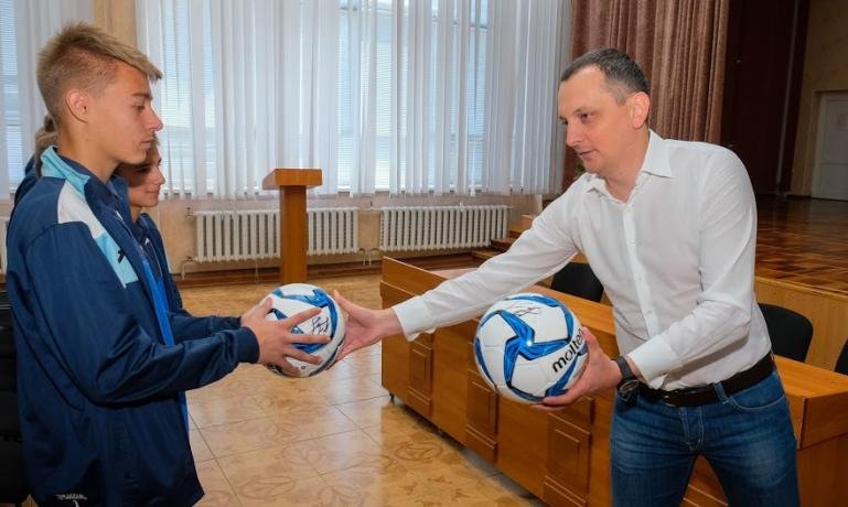 Работал советником председателя ОГА в Днепропетровской областной государственной администрации