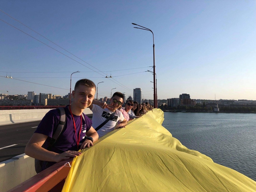 В акции приняли участие около 100 человек