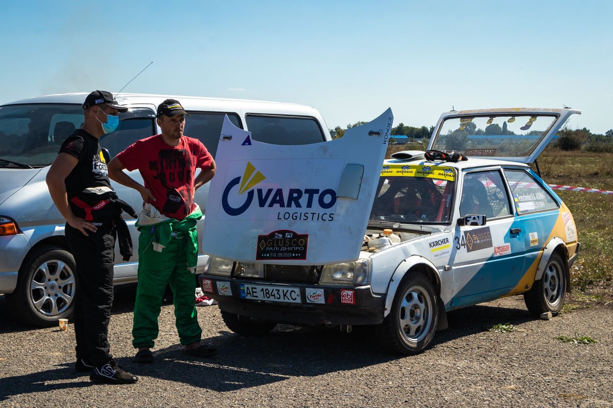 Мужчины любят женщин, но машины намного дороже них Мужчины любят женщин, но машины намного дороже них