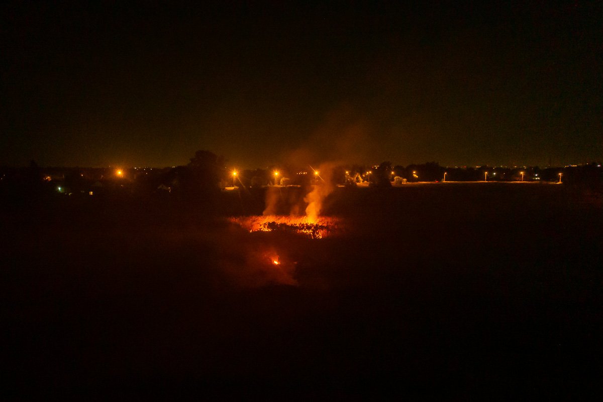 На место происшествия выезжало две единицы специальной техники и 10 человек личного состава На место происшествия выезжало две единицы специальной техники и 10 человек личного состава