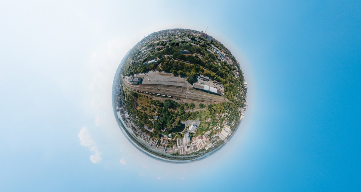 Никогда не замечали, как жалобно свистят поезда? Словно заблудились в пути