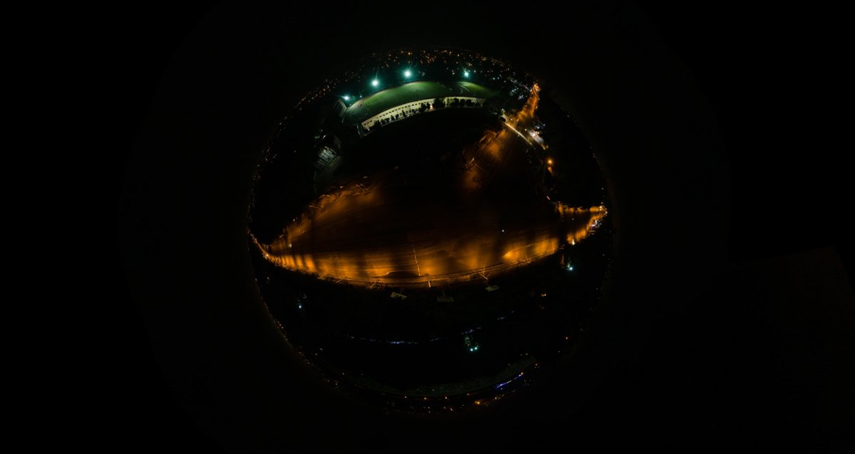 Ночью на улицах опасно — убийцы, привидения, бродячие собаки и можно простудиться…