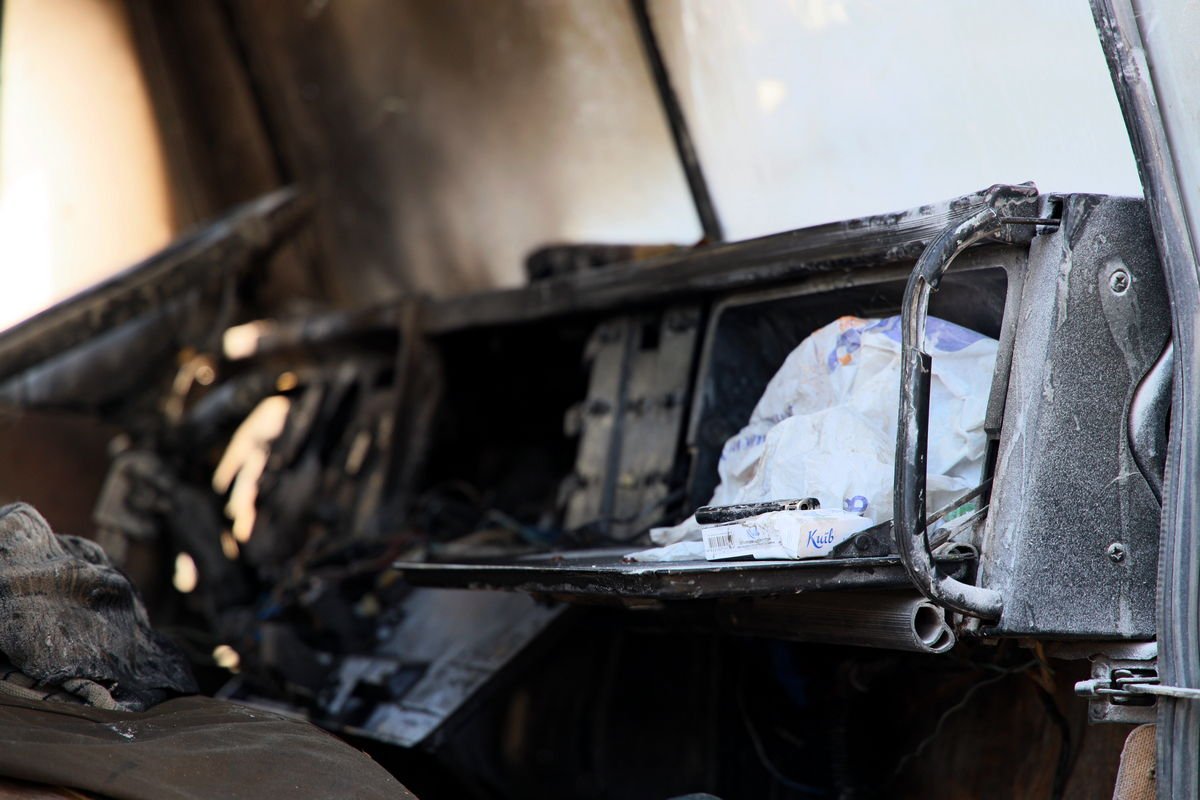 Водитель автомобиля рассказал, что изначально загорелся щиток приборов Водитель автомобиля рассказал, что изначально загорелся щиток приборов