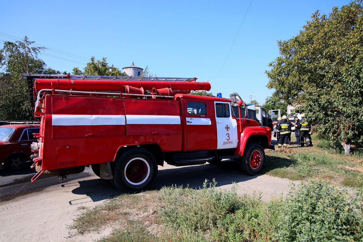 На месте работали спасатели 3-й пожарно-спасательной части ГСЧС На месте работали спасатели 3-й пожарно-спасательной части ГСЧС