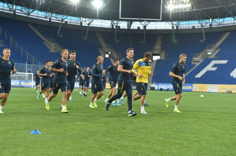 Тренерский штаб поделил 24-х игроков на две группы