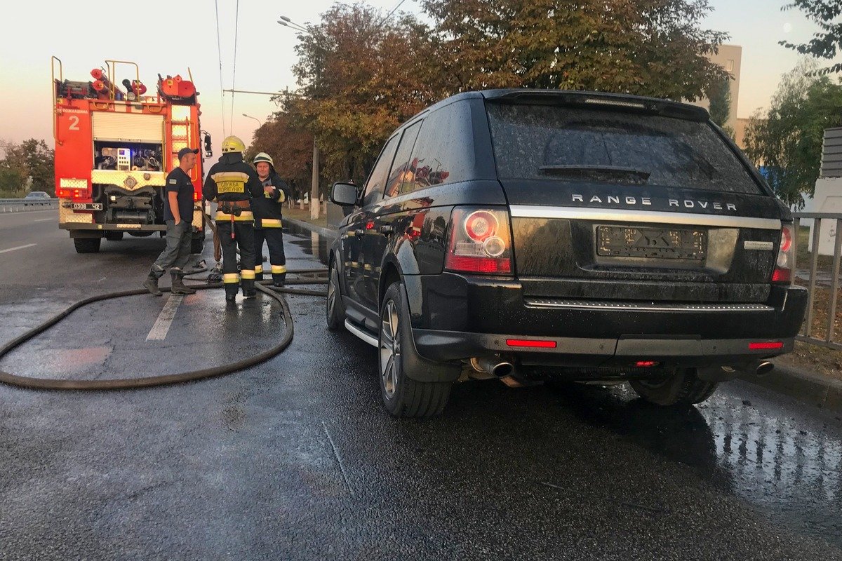 Окончательно потушить возгорание удалось уже спасателям