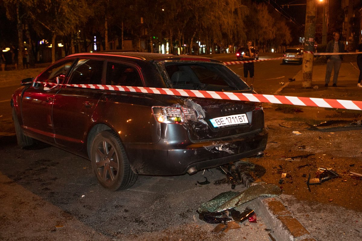 На пересечении с улицей Ульянова, автомобиль Chevrolet решил проскочить проспект На пересечении с улицей Ульянова, автомобиль Chevrolet решил проскочить проспект