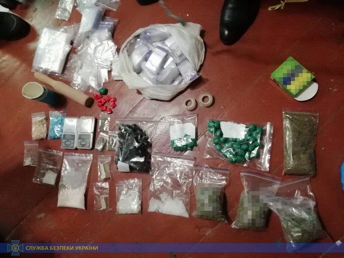 Стоимость изъятого товара составляет почти 750 000 гривен по ценам черного рынка Стоимость изъятого товара составляет почти 750 000 гривен по ценам черного рынка