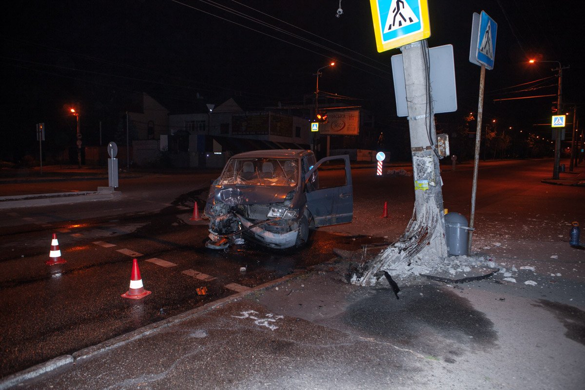 10 сентября, на перекрестке улицы Генерала Пушкина и Запорожского шоссе произошло ДТП 10 сентября, на перекрестке улицы Генерала Пушкина и Запорожского шоссе произошло ДТП