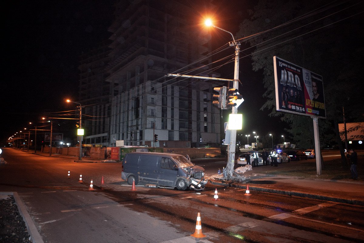 Водитель микроавтобуса госпитализирован Водитель микроавтобуса госпитализирован