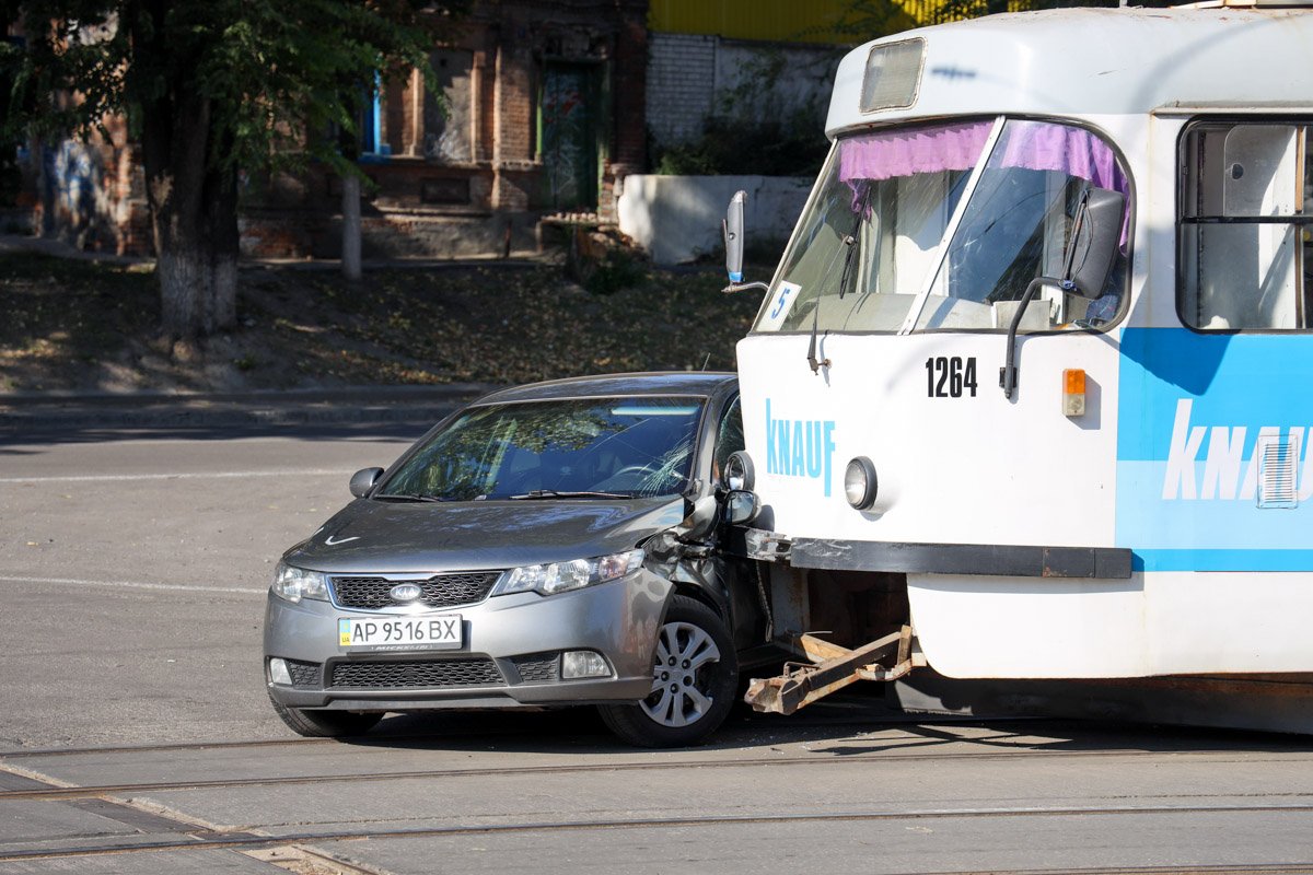 В аварии пострадали трое человек, среди них 14-летний подросток В аварии пострадали трое человек, среди них 14-летний подросток