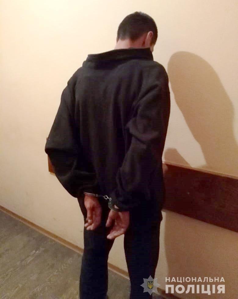 На вокзале 41-летний мужчина приставал к 12-летней девочке 1