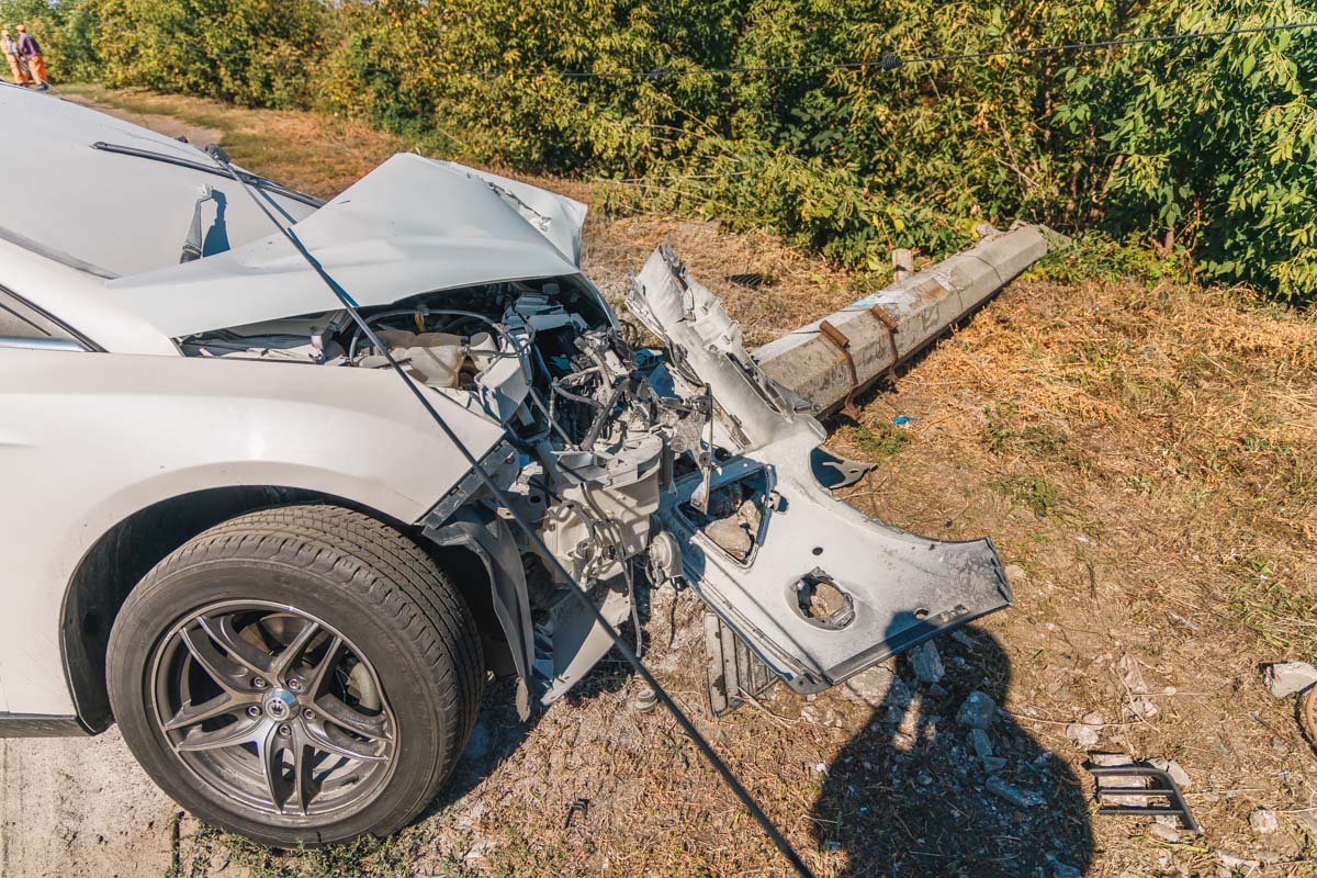 На место немедленно направили правоохранителей и спасателей