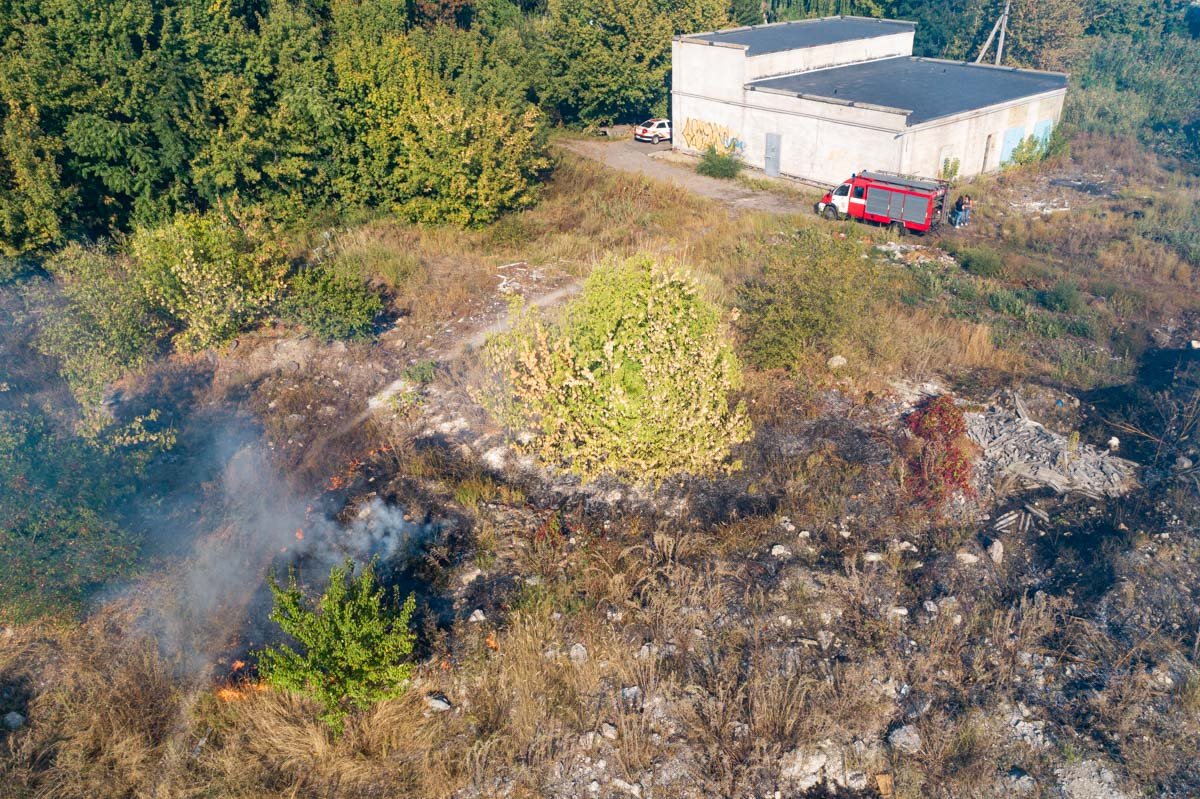 На месте работают 2 бригады спасателей На месте работают 2 бригады спасателей