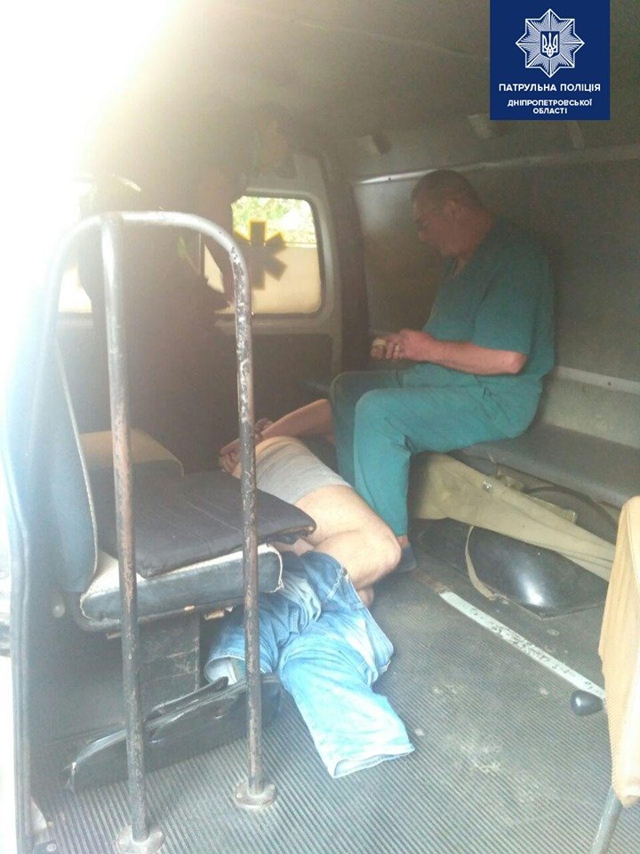 Мужчину передали медикам Мужчину передали медикам