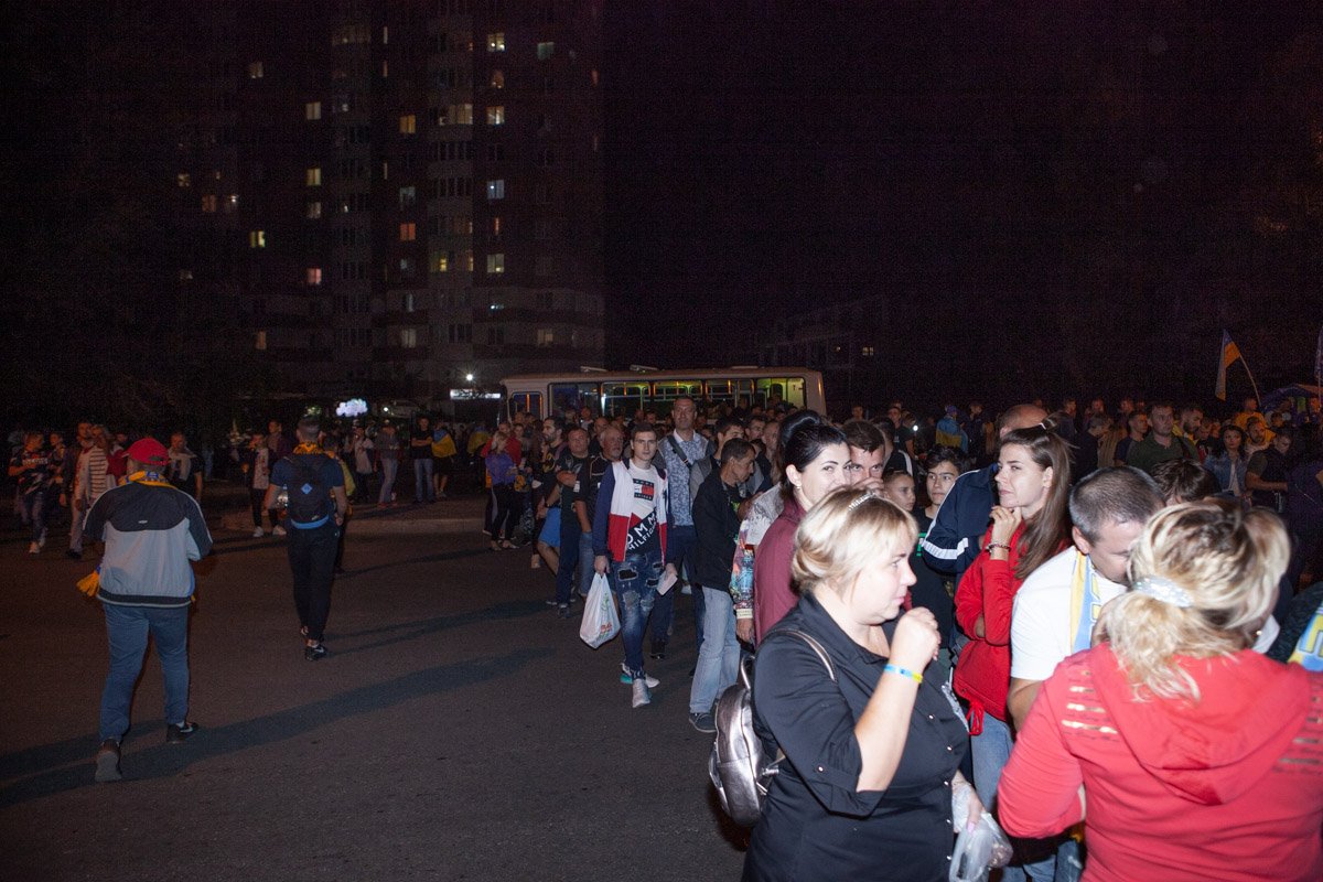 В надежде купить билет В надежде купить билет