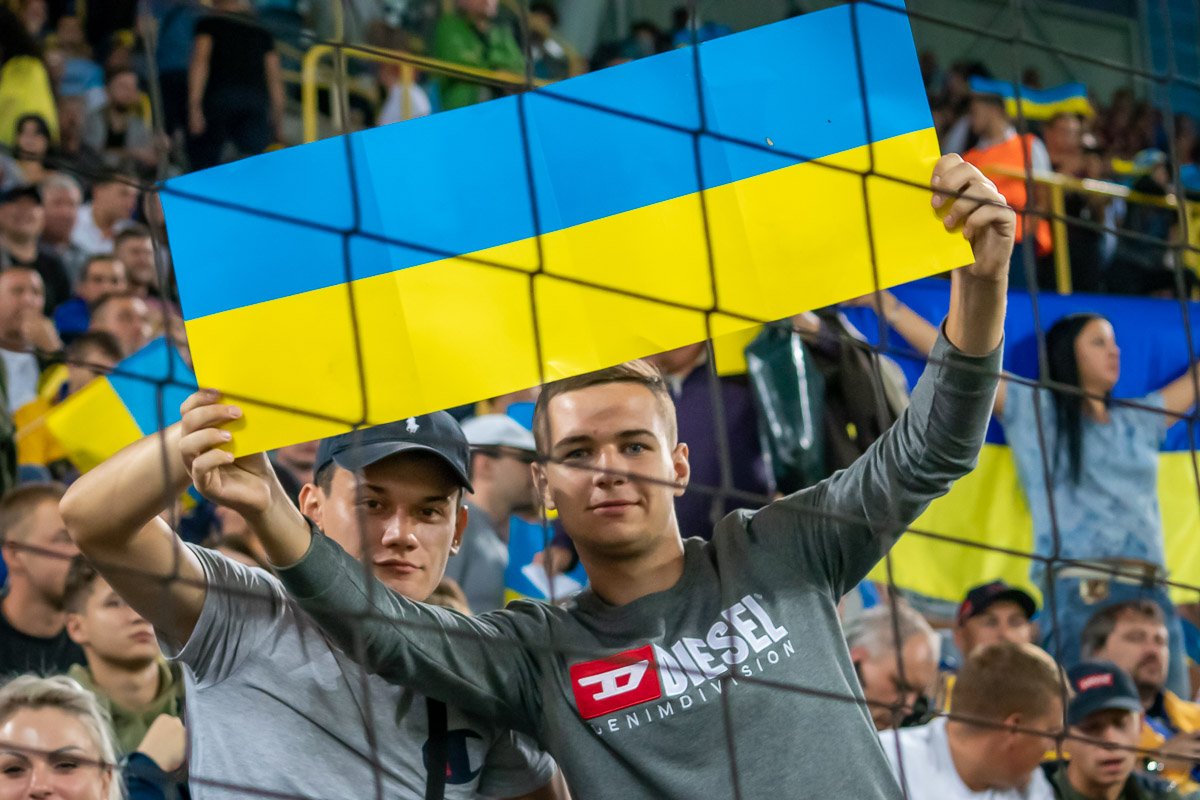 Все фотографировались с флагом Все фотографировались с флагом