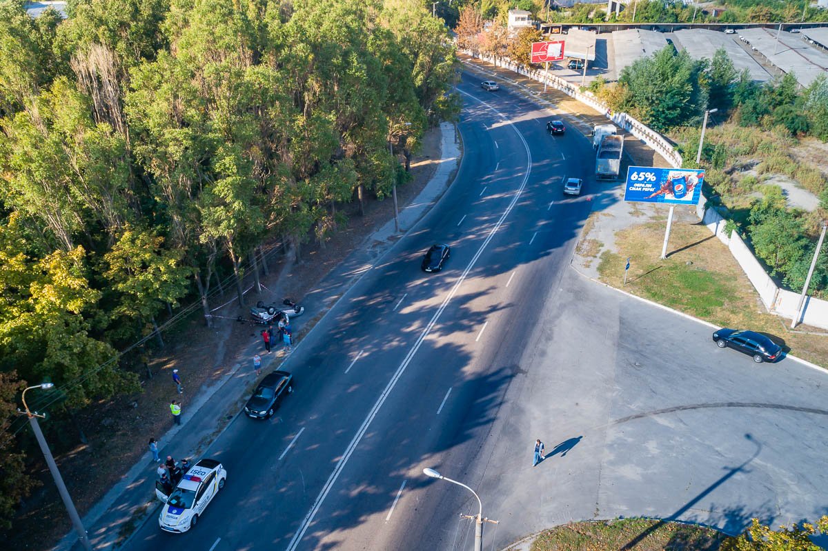 В аварии пострадали двое людей, находившихся в салоне легкового авто В аварии пострадали двое людей, находившихся в салоне легкового авто