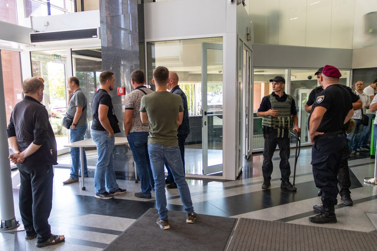 Что спецназ полиции делал в головном офисе ПриватБанка 1