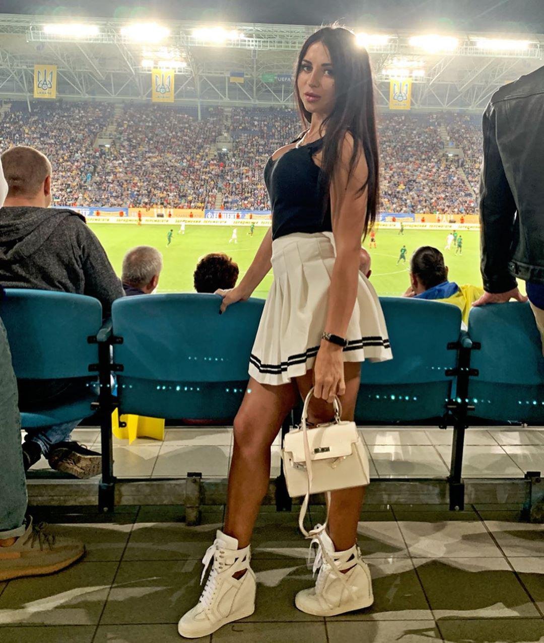 В Днепре самые красивые фанатки В Днепре самые красивые фанатки