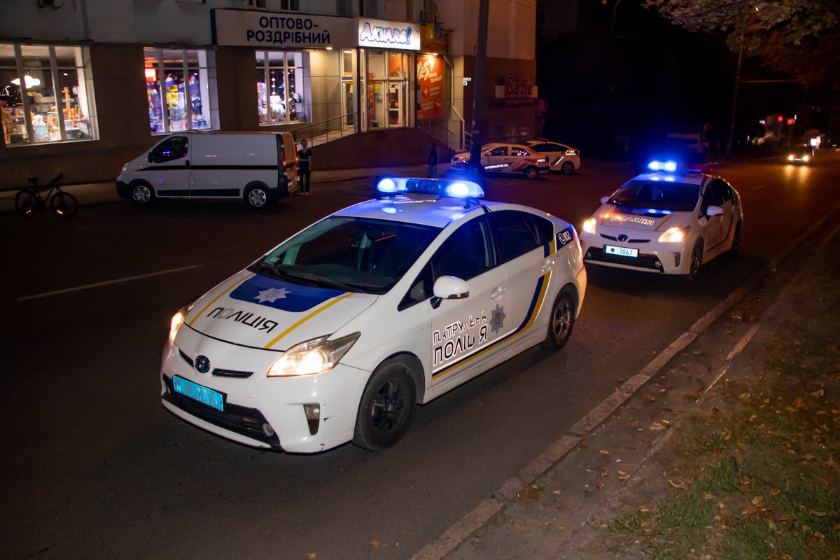 На месте работает полиция На месте работает полиция