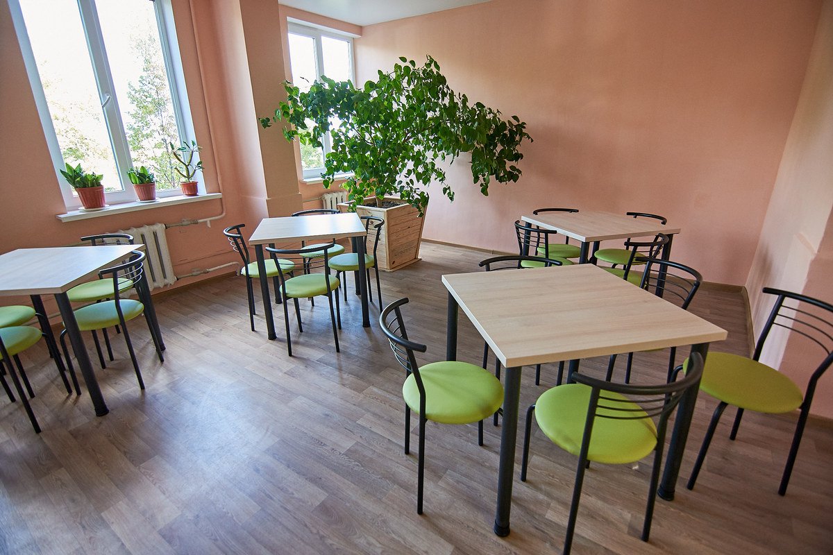 Заменили батареи, напольное покрытие и окна, установили новую мебель и прочее техническое оснащение Заменили батареи, напольное покрытие и окна, установили новую мебель и прочее техническое оснащение