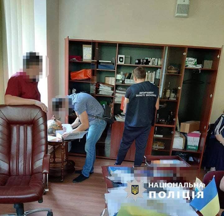 Сотрудники прокуратуры и департамента защиты экономики провели обыск в горсовете Днепра Сотрудники прокуратуры и департамента защиты экономики провели обыск в горсовете Днепра
