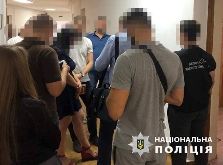 Досудебное разбирательство продолжается Досудебное разбирательство продолжается