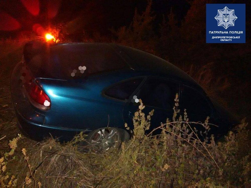 На ближайшем перекрестке водитель не справился с управлением и вылетел в кювет На ближайшем перекрестке водитель не справился с управлением и вылетел в кювет