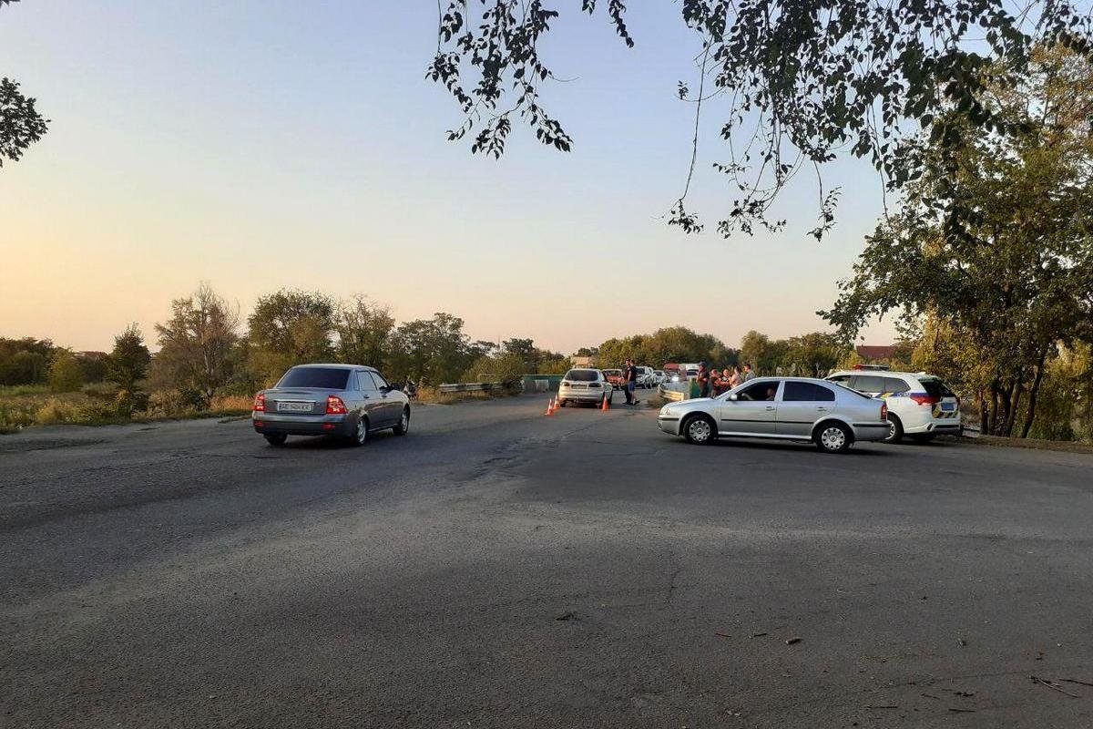 Авария произошла на улице Шоссейной перед виадуком Авария произошла на улице Шоссейной перед виадуком