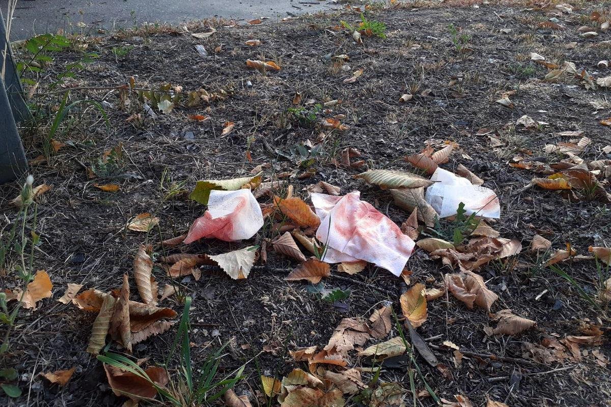 С места аварии пострадавшего забрала скорая помощь С места аварии пострадавшего забрала скорая помощь