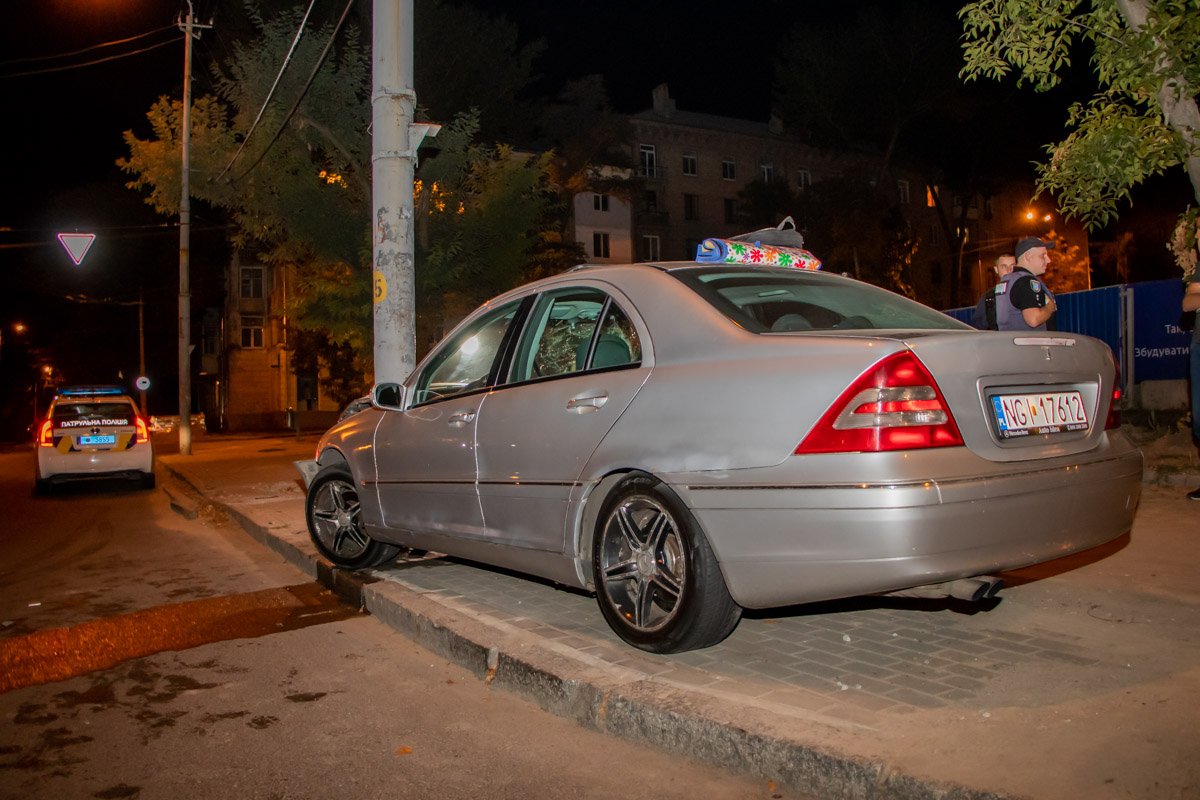 В момент столкновения в машине находилось несколько человек иностранцев