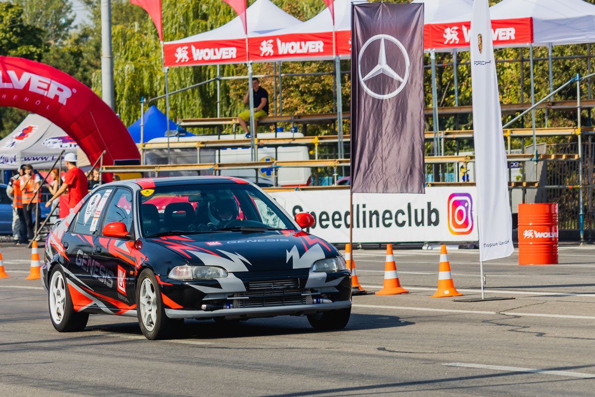 На соревнованиях были разные автомобили На соревнованиях были разные автомобили