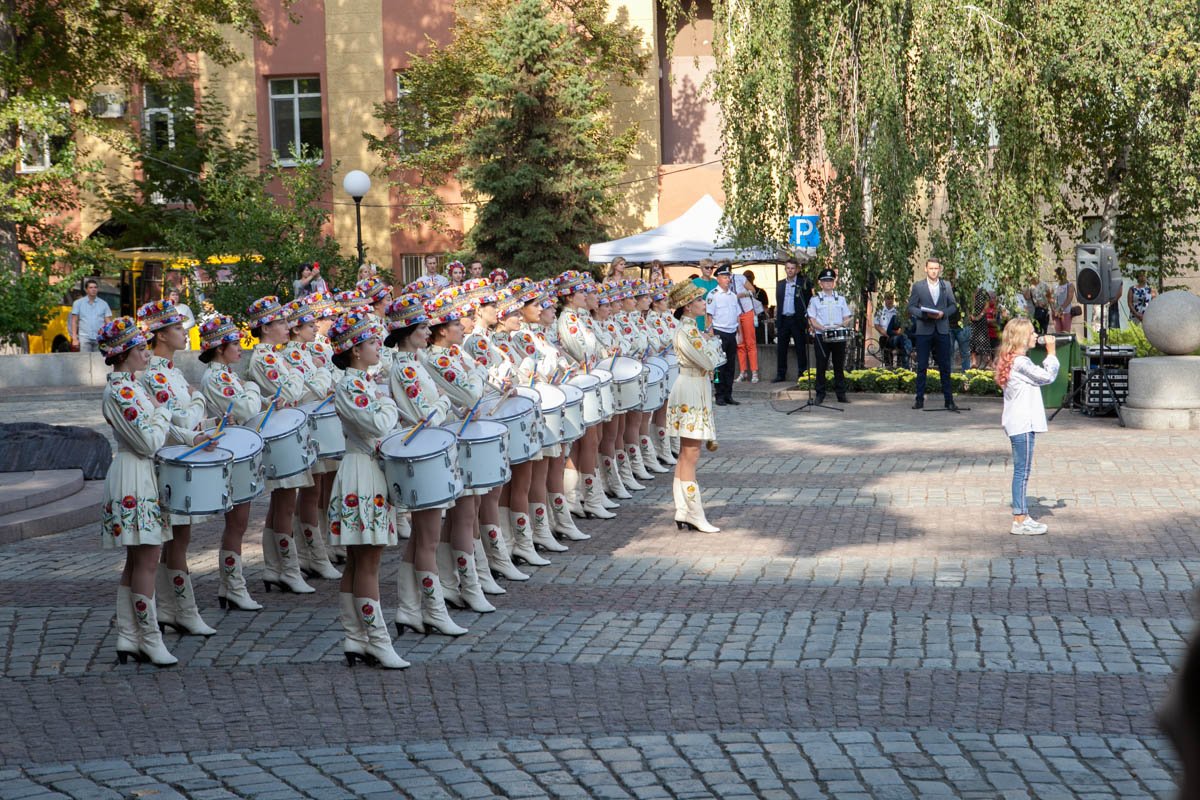 Выступали песенные и танцевальные коллективы Выступали песенные и танцевальные коллективы