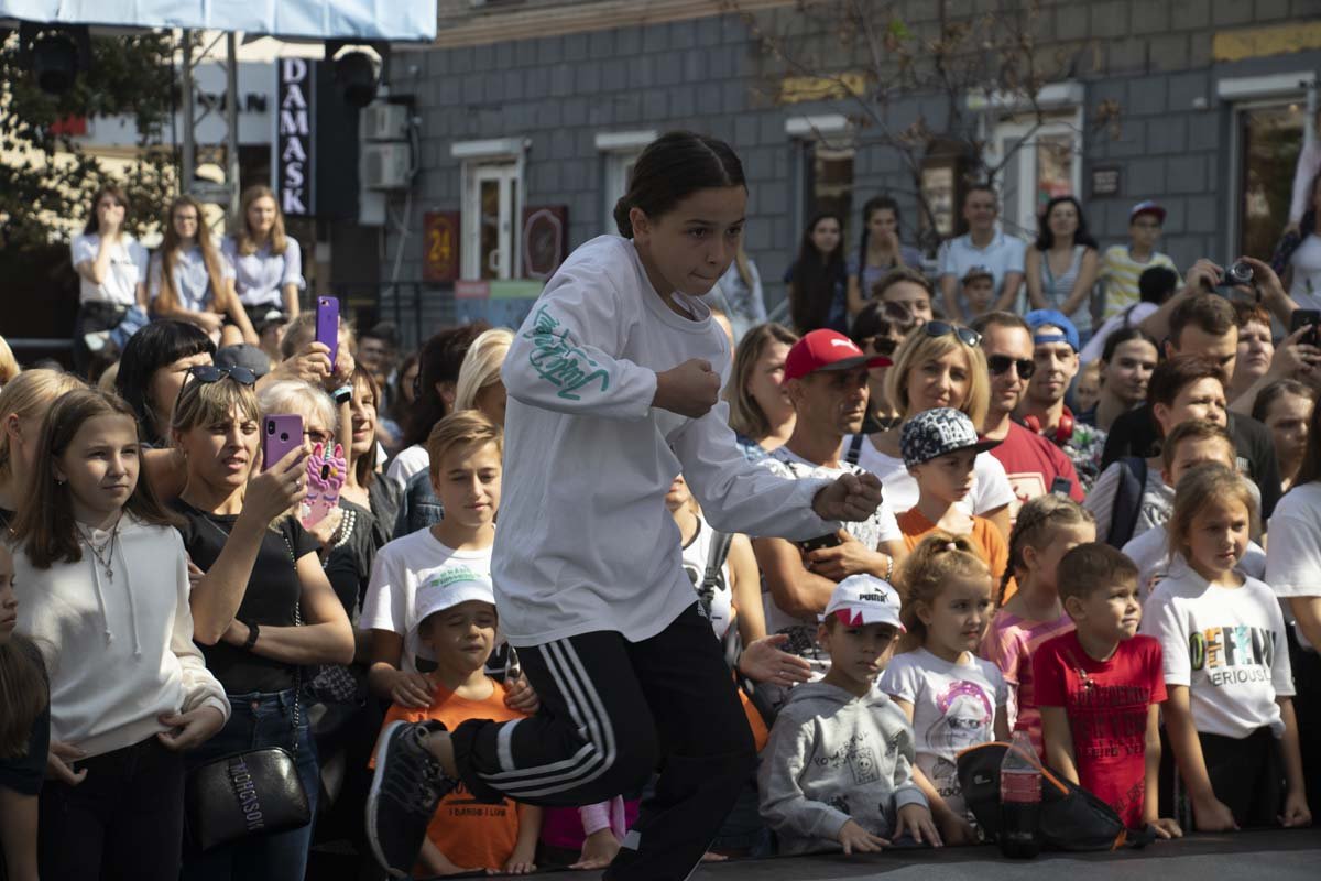 Юные танцоры показывают всё, на что способны Юные танцоры показывают всё, на что способны