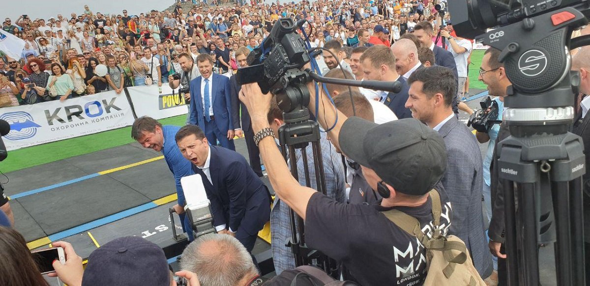 В Днепре Зеленский и Богдан пытались поднять снаряд на Чемпионате по стронгмену, но не смогли 2