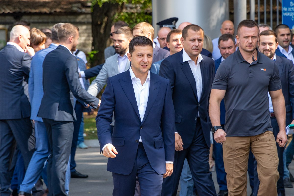 Гарант поздравил всех с Днем города и сразу же приступил к делу Гарант поздравил всех с Днем города и сразу же приступил к делу