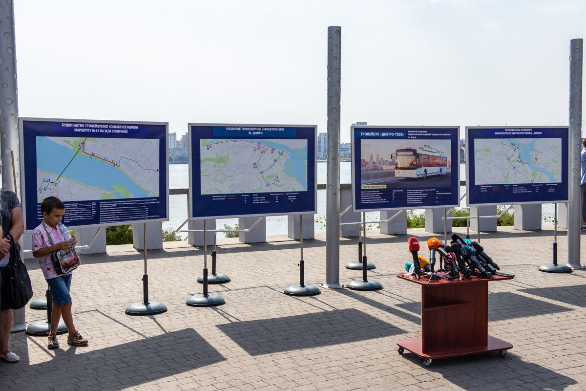 Следующая остановка - смотровая площадка на Маршала Малиновского Следующая остановка - смотровая площадка на Маршала Малиновского