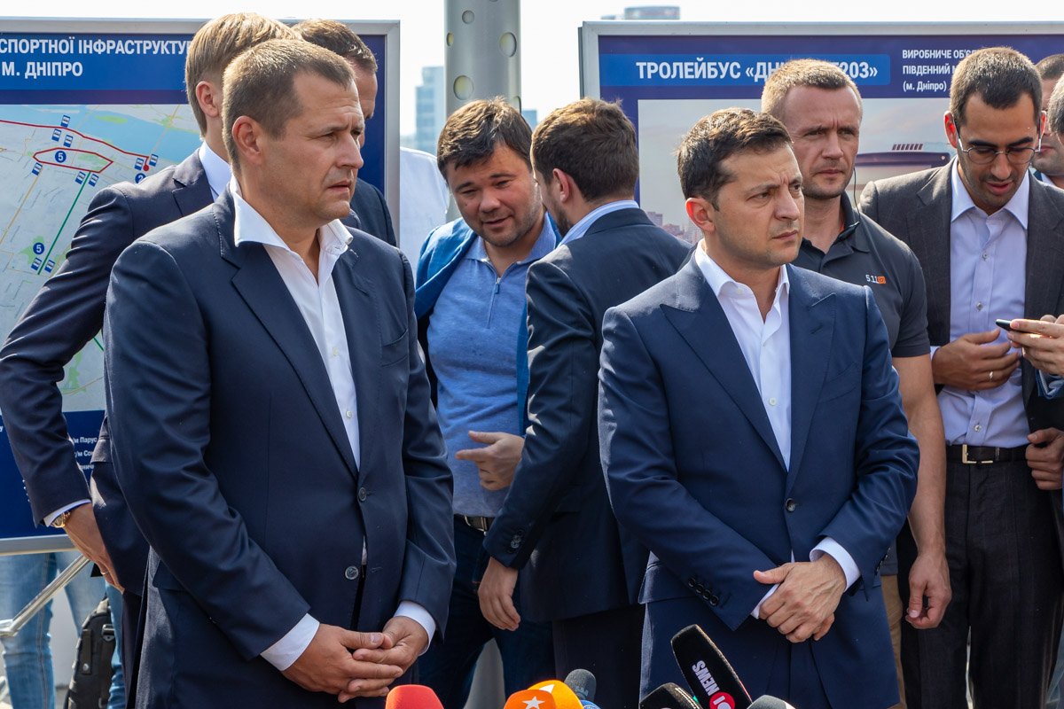 Интересно, что рассказывают Богдану? Интересно, что рассказывают Богдану?