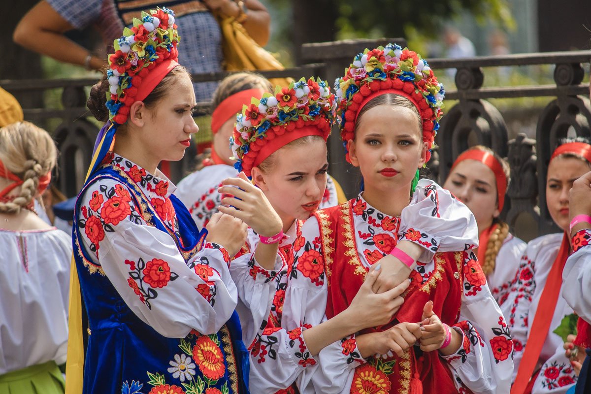 Национальные костюмы были в почете Национальные костюмы были в почете