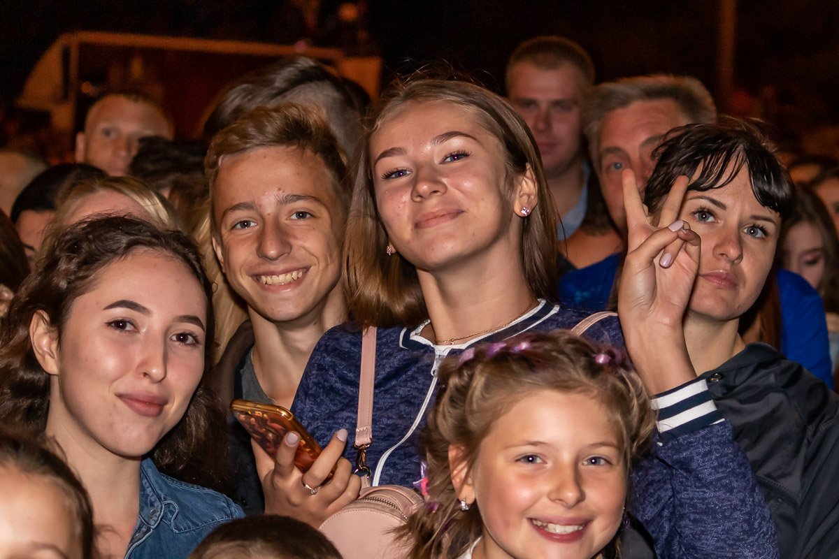 Молодежь любит массовые гулянья