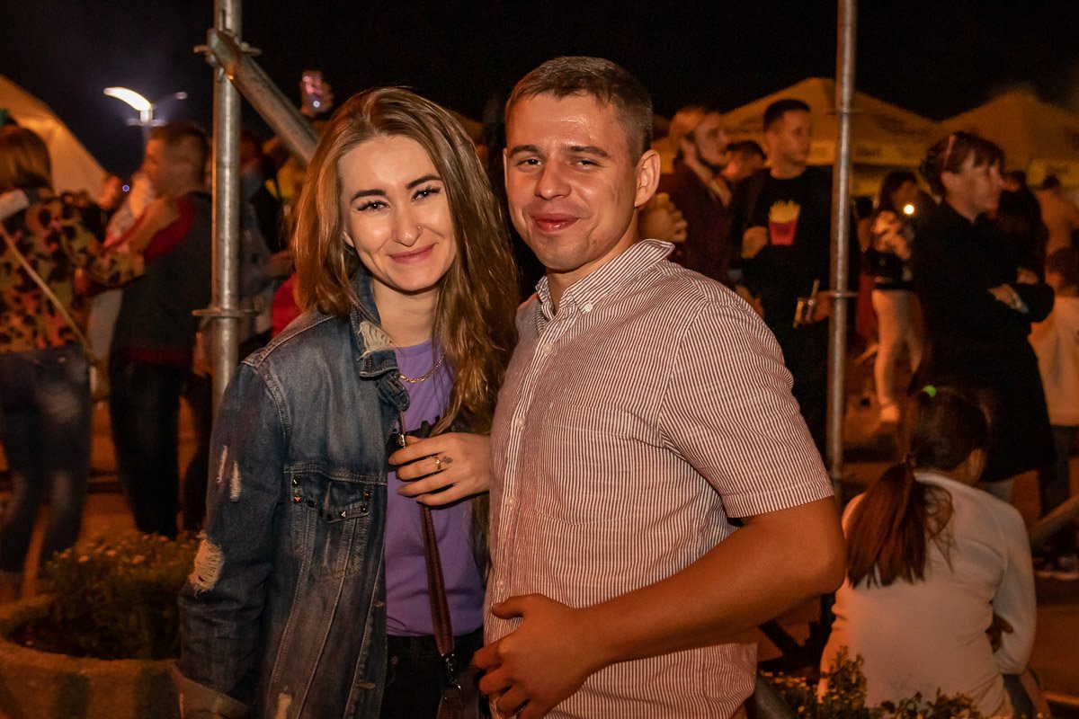 Народ веселится