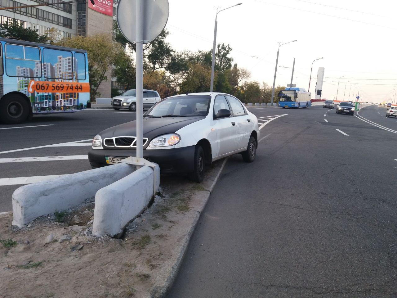 оба автомобиля двигались по Центральному мосту в сторону Правого берега оба автомобиля двигались по Центральному мосту в сторону Правого берега