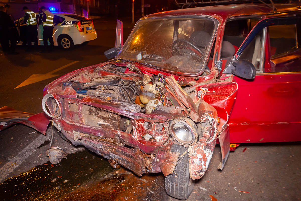 15 сентября, на проспекте Поля произошла авария, ВАЗ 2102 влетел в Daewoo Lanos