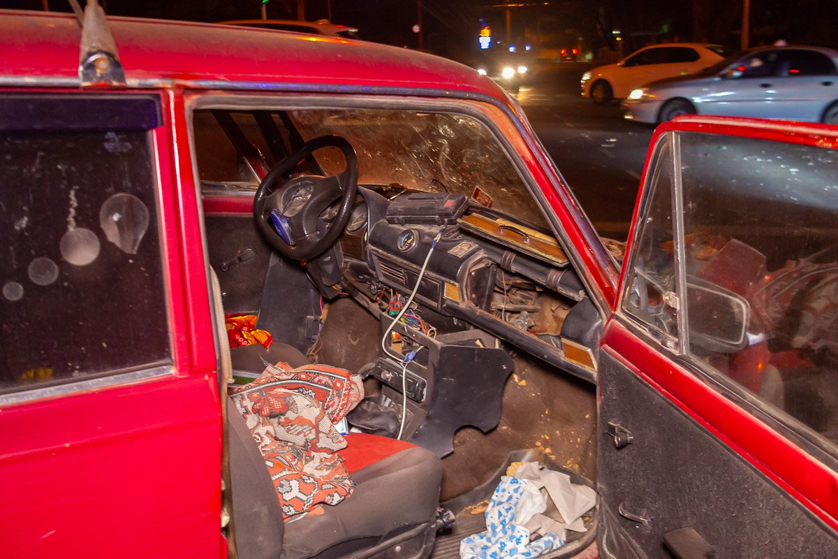 Водитель Жигулей сломал грудной клеткой руль