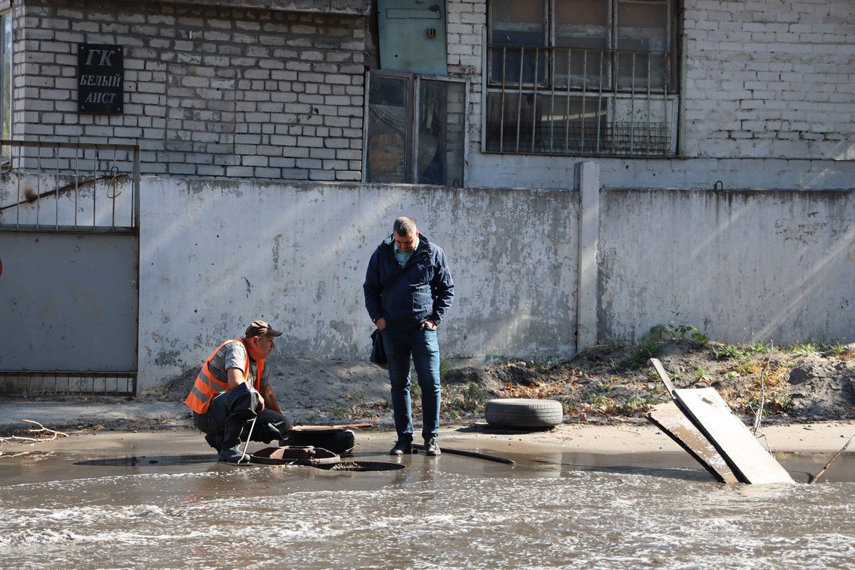 Коммунальщики на месте Коммунальщики на месте