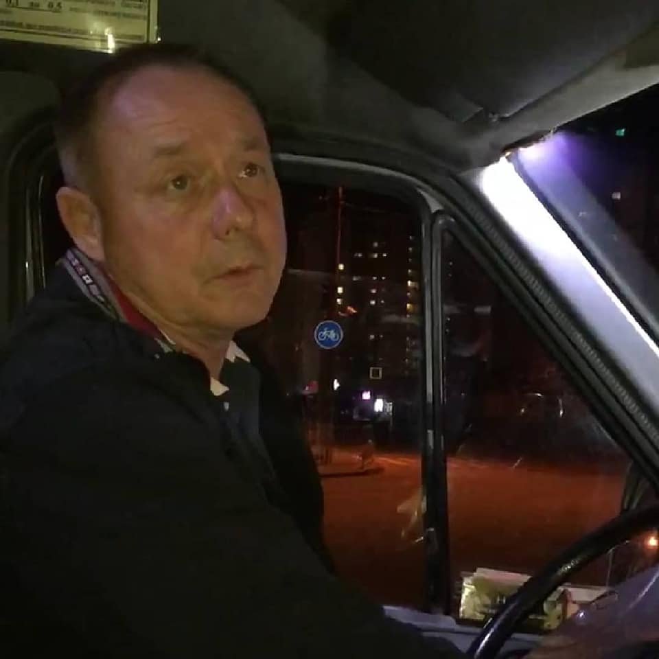 В Днепре водитель высадил из маршрутки 13-летнюю девочку с инвалидностью В Днепре водитель высадил из маршрутки 13-летнюю девочку с инвалидностью